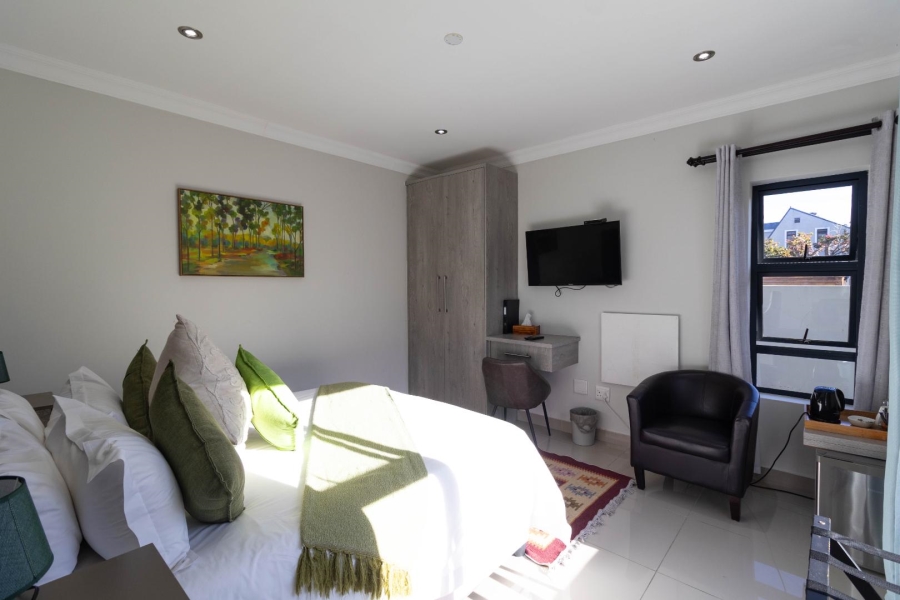 7 Bedroom Property for Sale in Sandbaai Western Cape